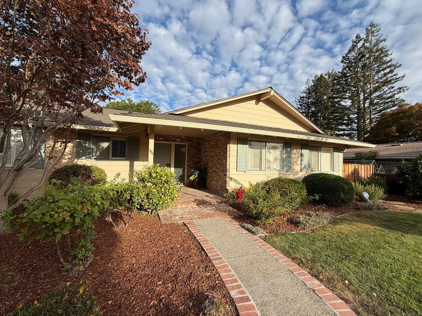 Spacious 4-Bedroom Home in the Heart of Los Altos — Photo 2
