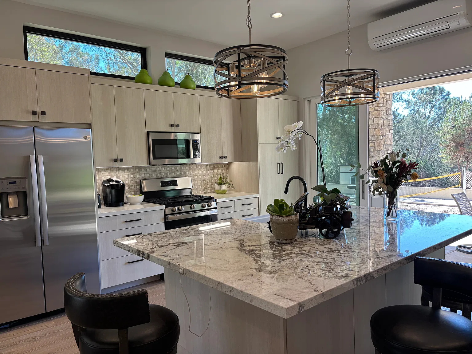 1 bed, 1.5 bath, 900 sqft, $8,000 — Photo 4