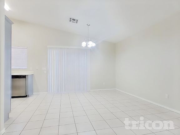 4th image of 2022 E Winston Dr