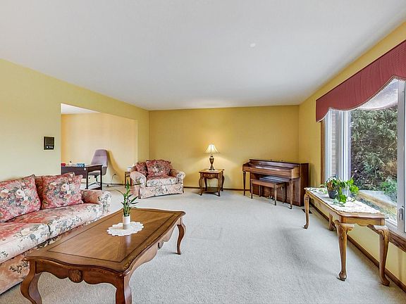 3rd image of 2405 E Greshan Ct