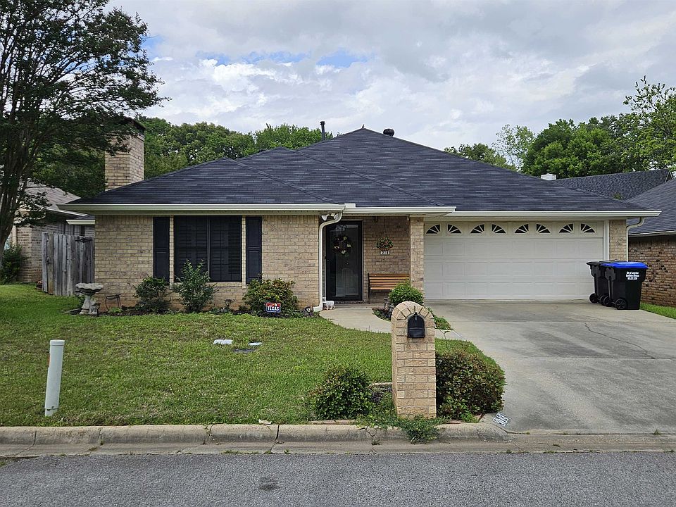1st image of 218 Woodcreek Dr