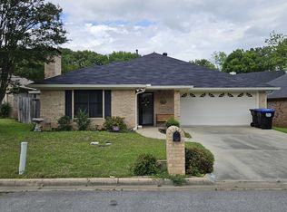 218 Woodcreek Dr, Longview, TX 75605