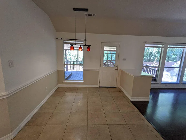 1321 Meadowbrook Dr — Photo 7