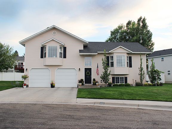 2nd image of 352 Rosewood Dr