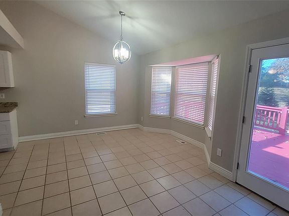 4th image of 317 Oak Park Village Dr