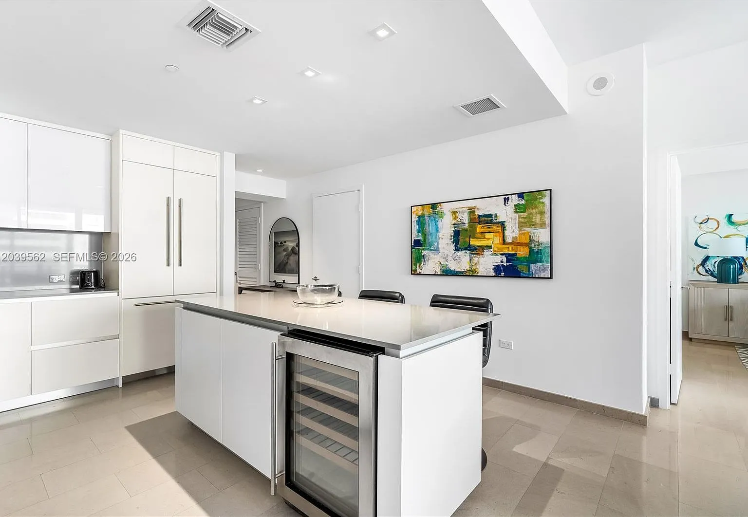 Rise Condo — Photo 4
