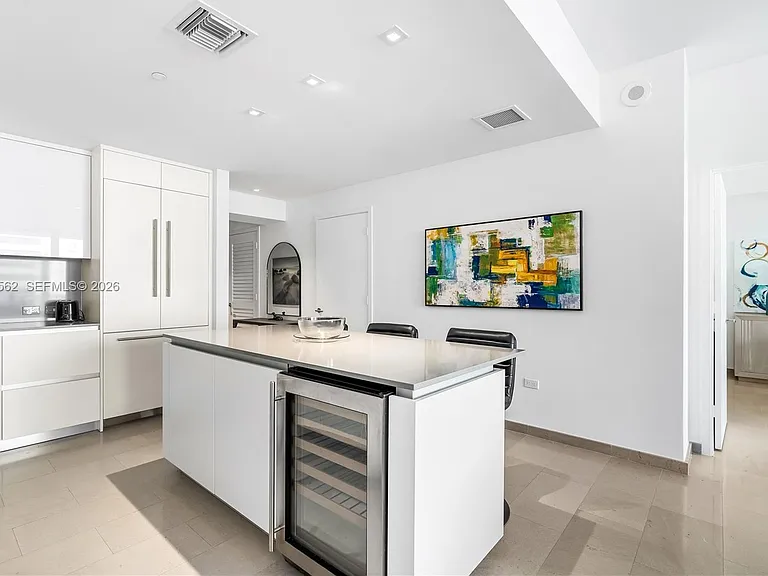 88 SW 7th St #1006 — Photo 4