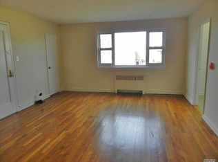 1 Dolphin Grn APT A2C, Port Washington, NY 11050