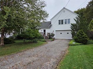 3221 Seifert Lewis Rd SE, Hubbard, OH 44425