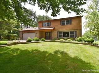6N410 Oakwood Dr, St Charles, IL
