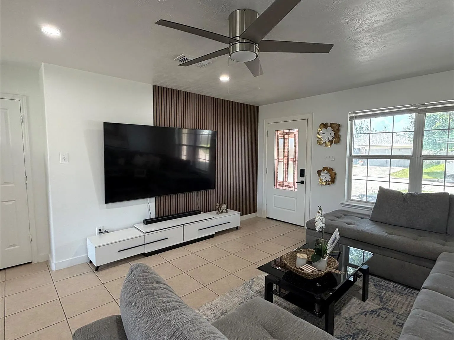 4 bed, 2.5 bath, 2315 sqft, $2,450 — Photo 4