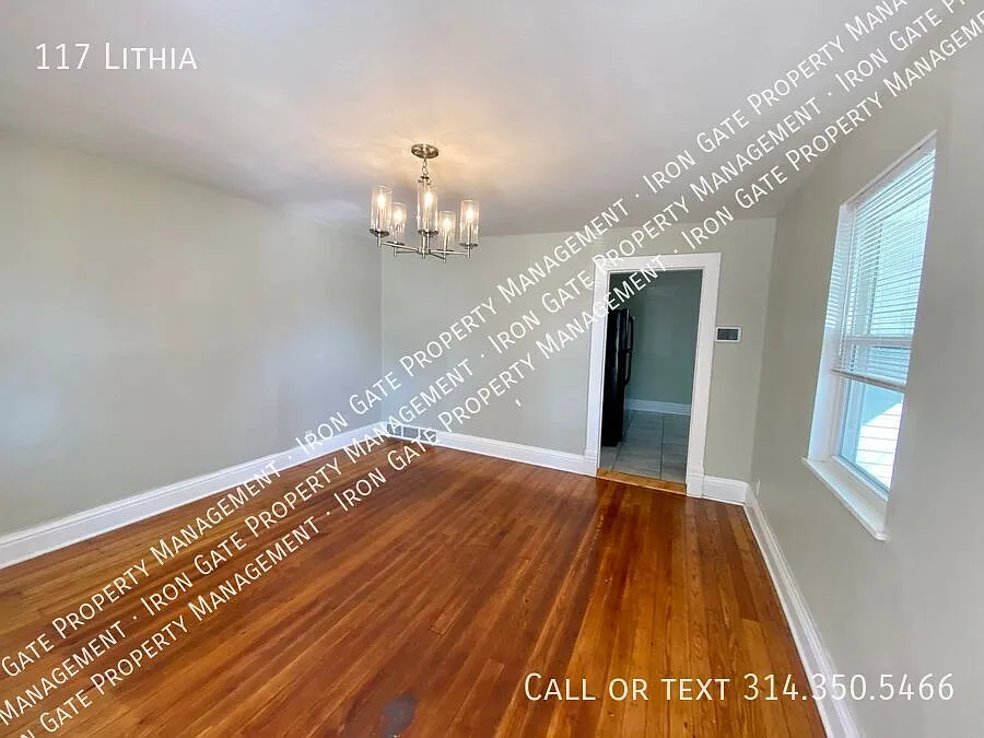 117 Lithia Ave photo 1