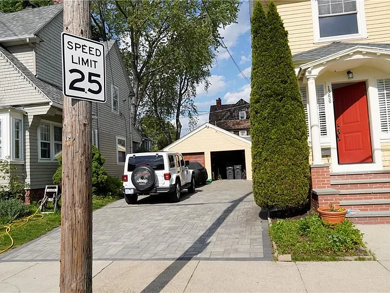1358 Narragansett Blvd — Photo 39