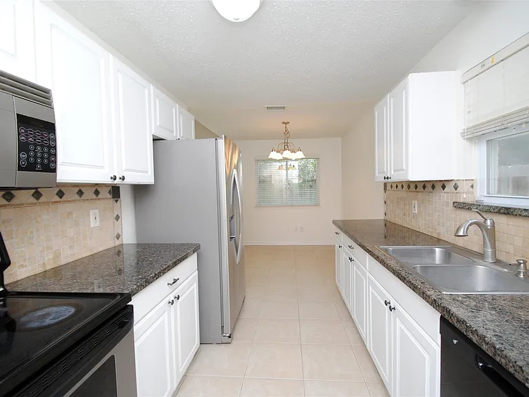 22619 Leedstown Ln — Photo 8