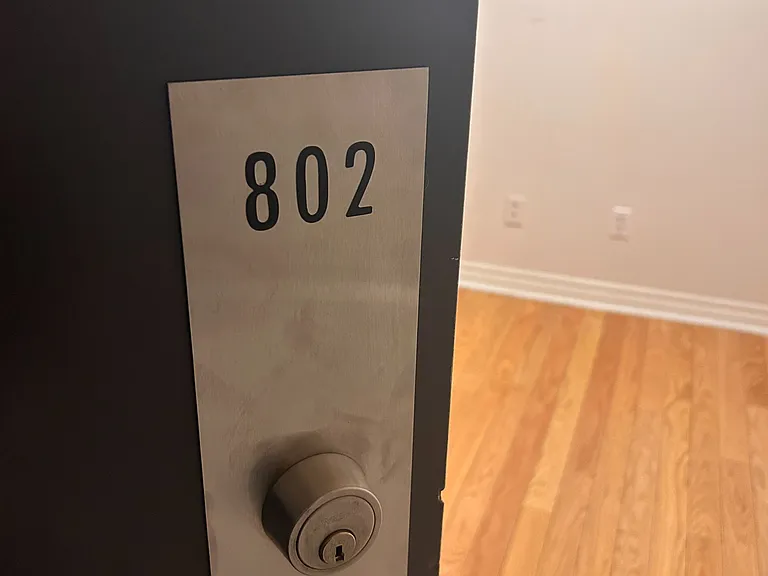 270 Wellington St W #802 — Photo 6