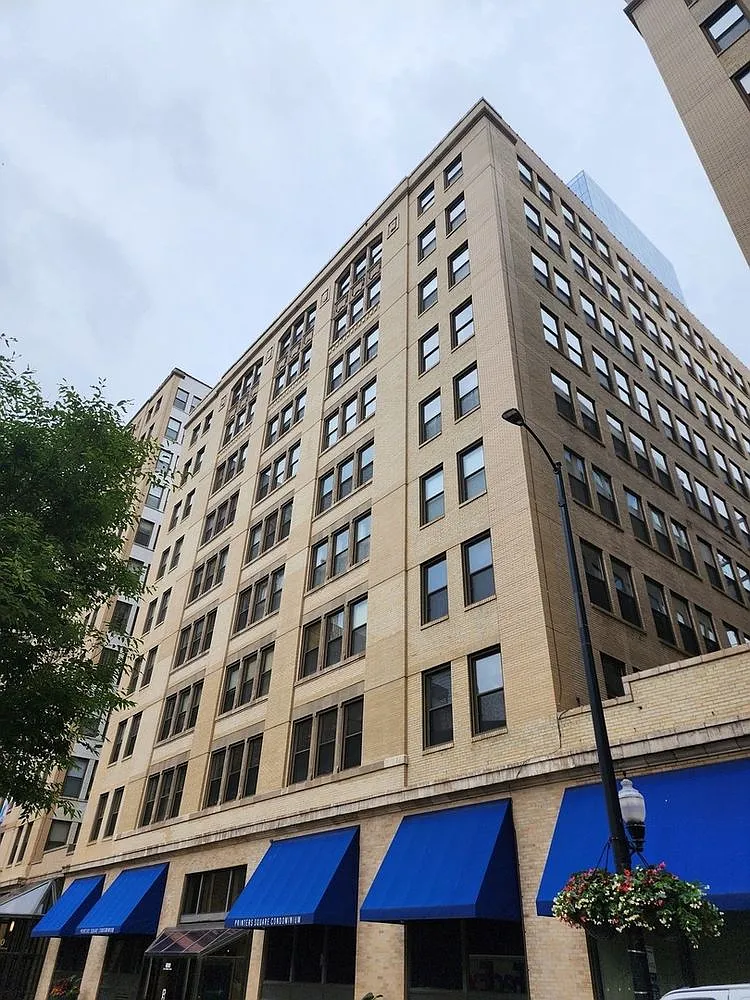 Studio, 594 sqft, $2,200 — Photo 3