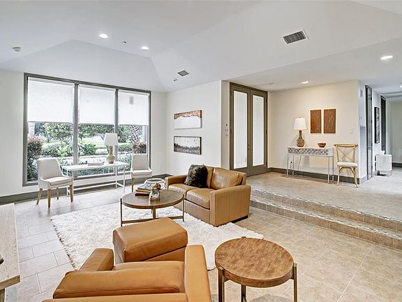 3rd image of 5010 N Braeswood Blvd