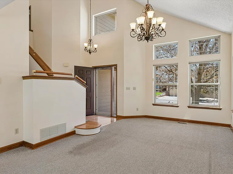4686 N Wildflowers Way — Photo 2
