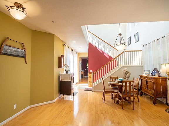 4th image of 518 Cereze St