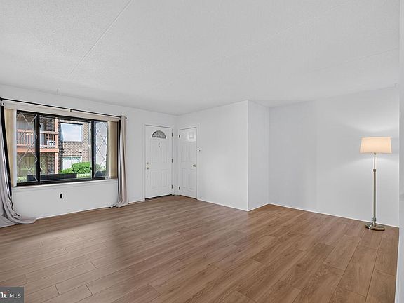 4th image of 5200 Hilltop Dr #313