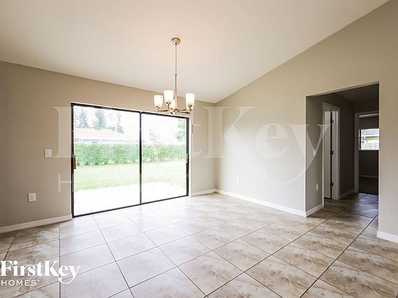 5th image of 209 SW 21st Ter