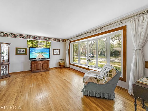 4th image of 303 S Phelps Ave
