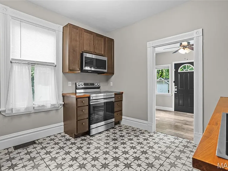 419 S Van Buren Ave — Photo 8