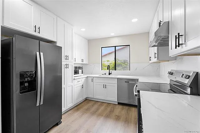 3878 La Jolla Village Dr — Photo 5