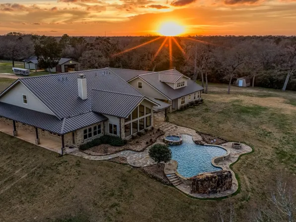 6892 Palm Rd, Sealy, TX 77474