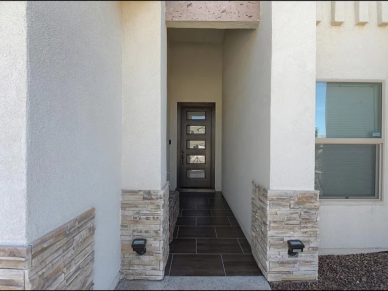 12478 Lanchester Dr — Photo 2
