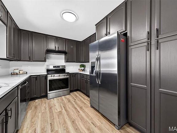 3rd image of 370 Marywood Ct