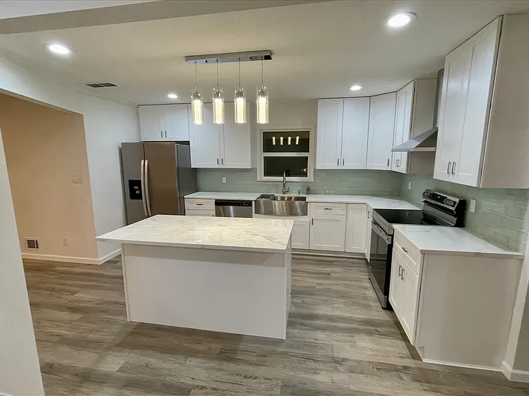 3224 Hicks Rd SW — Photo 2
