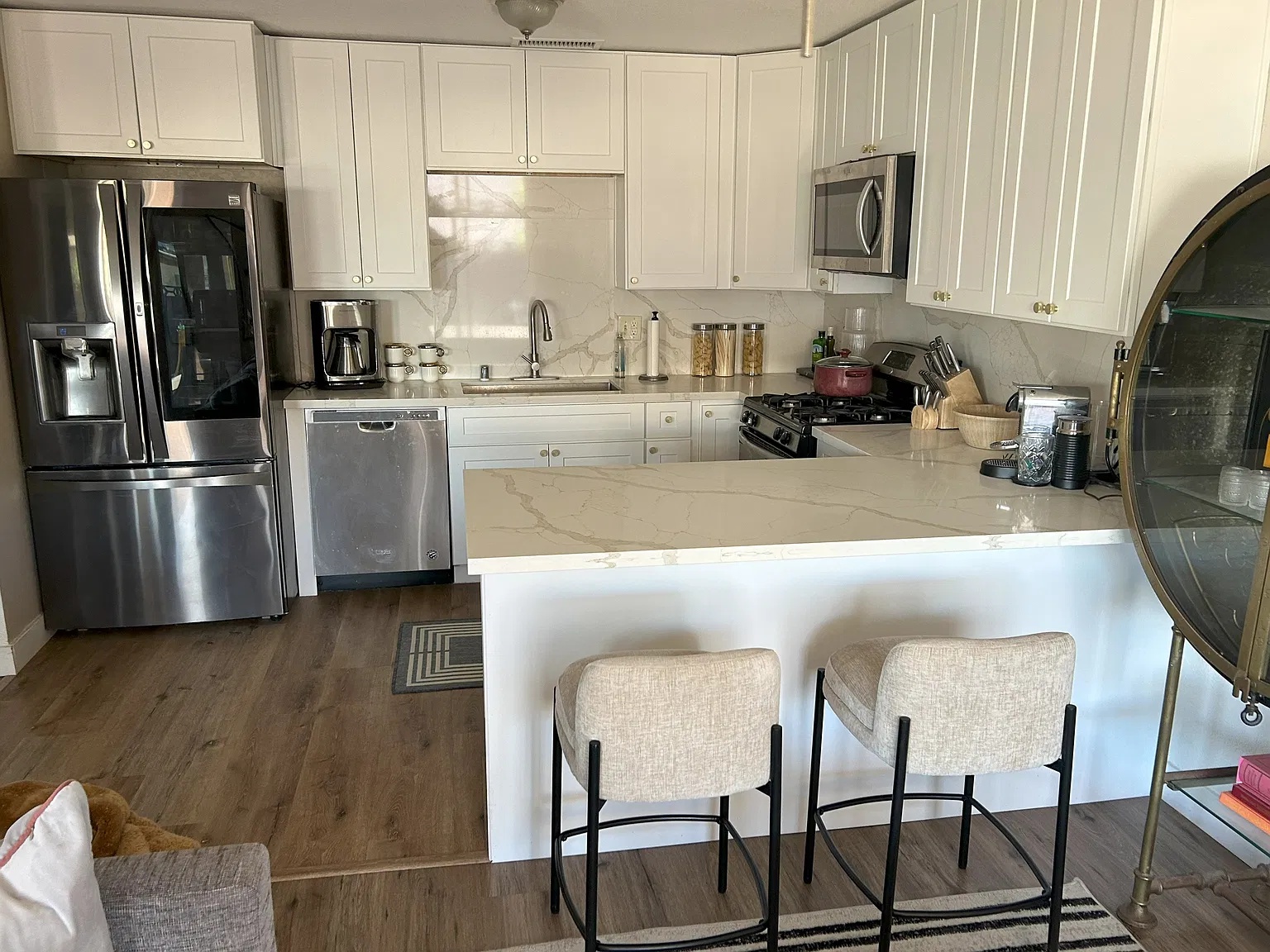 2 bed, 934 sqft, $1,950 — Photo 2