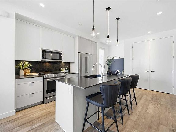 5th image of 4905 E 16th St SW