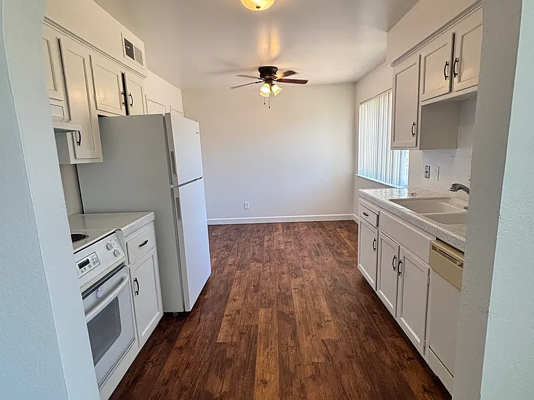 Driftwood Apartments — Photo 12