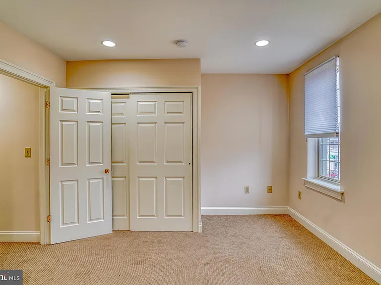 2542 W Girard Ave #2 — Photo 21