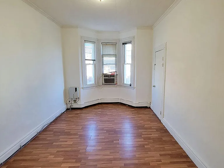 411 7th St #1 — Photo 1