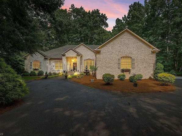 247 Rabbit Farm Trl, Advance, NC 27006