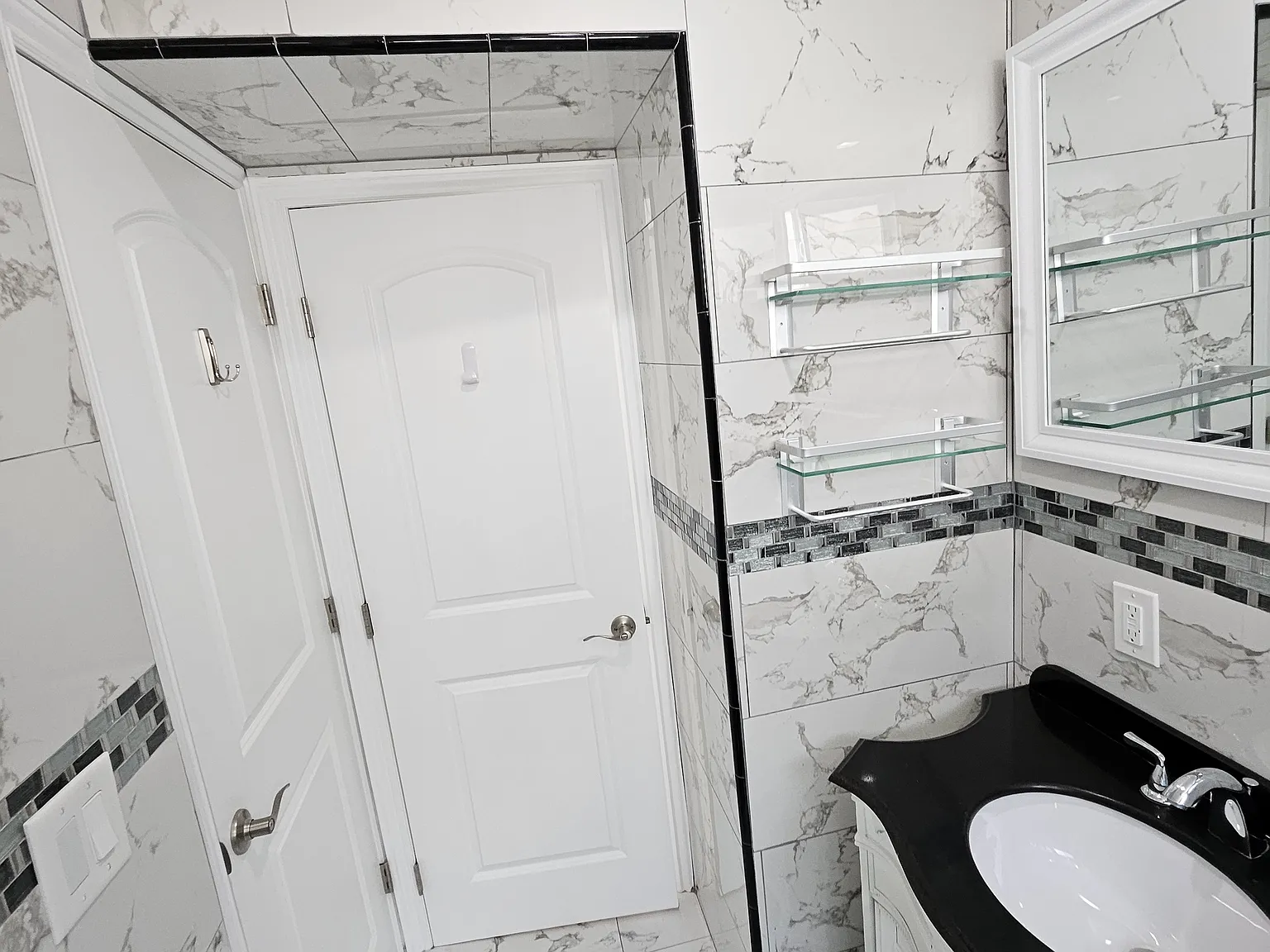 1 bed, 719 sqft, $2,500 — Photo 2