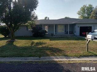 145 Illini Trl, Virden, IL 62690