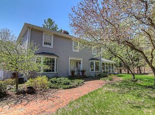 13 Lost Rock Ln, North Oaks, MN 55127