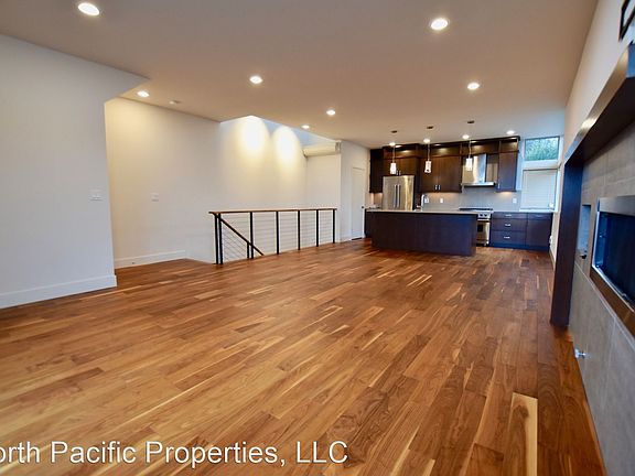 2nd image of 2616A Eastlake Ave E