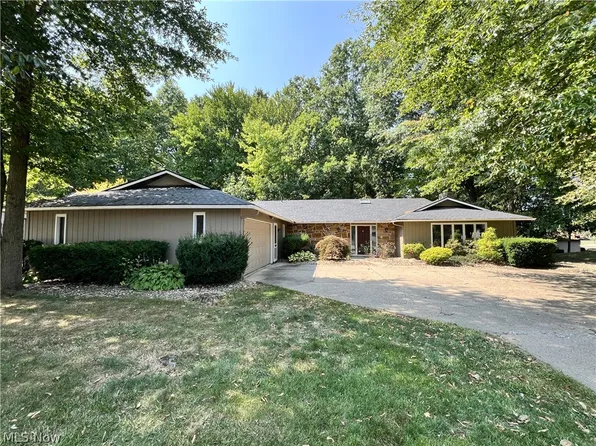 9790 Pebble Brook Ln, Strongsville, OH 44149