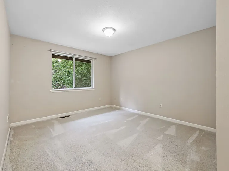1012 Irving St SW — Photo 15