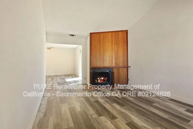 2 bed, 2.0 bath, 1041 sqft, $2,095 — Photo 4
