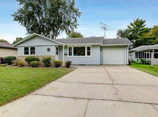 210 3rd St SW, New Prague, MN 56071