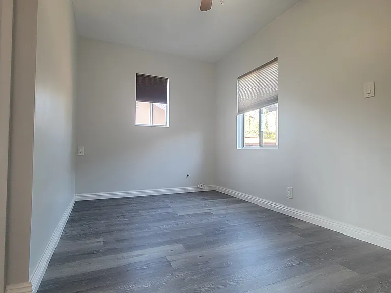 2550 Montrose Ave — Photo 13