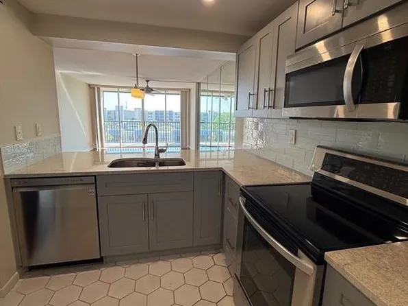 9 Royal Palm Way #6040, Boca Raton, FL 33432