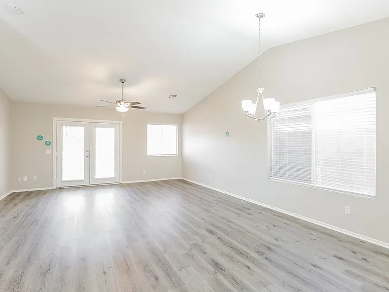 16183 W Buchanan St — Photo 5