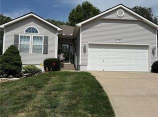 5205 NW Primrose Ct, Blue Springs, MO 64015